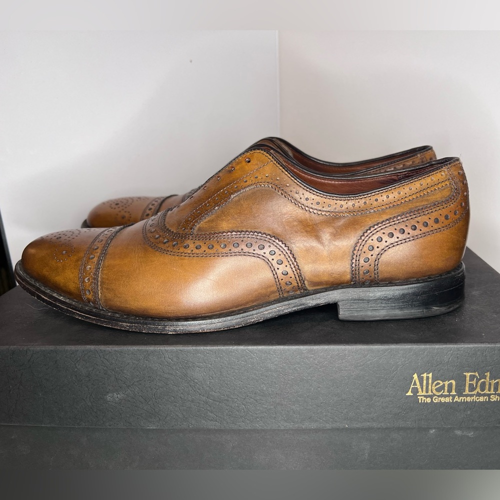 Allen Edmonds Men's Tan Brogue Oxfords - Picture 5 of 7